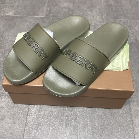 BNIB Authentic Burberry Slides - Picture 2 of 4